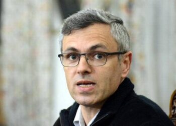 Omar Abdullah Meets LG Manoj Sinha, Seeks Early Swearing-In Ceremony for New Government