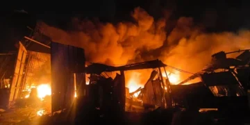 Massive Fire Engulfs Residential Structure in Hazratbal, Srinagar