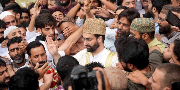 J&K Police to Restore Security for Mirwaiz Umar Farooq
