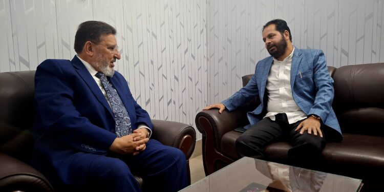 Kupwara: JKAP Constituency Incharge meets Altaf Bukhari