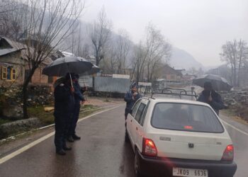 Traffic Police Karnah Ensures Road Safety Amid Heavy Rainfall