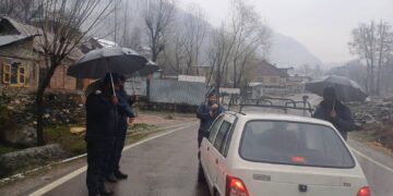 Traffic Police Karnah Ensures Road Safety Amid Heavy Rainfall