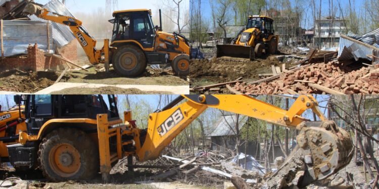 Anantnag Police Demolish Illicit Structure Linked to Pak-Based LeT Terrorist Handler