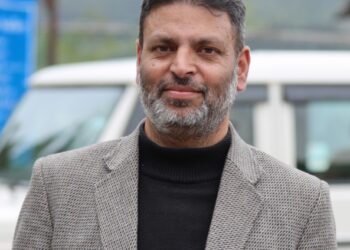 Mudasir Ahmad Takes Charge as SDM Lolab, Javed Naseem Masoodi Moves to Handwara