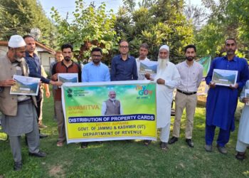Lalpora Becomes First Tehsil in District to Issue SVAMITVA Property Cards